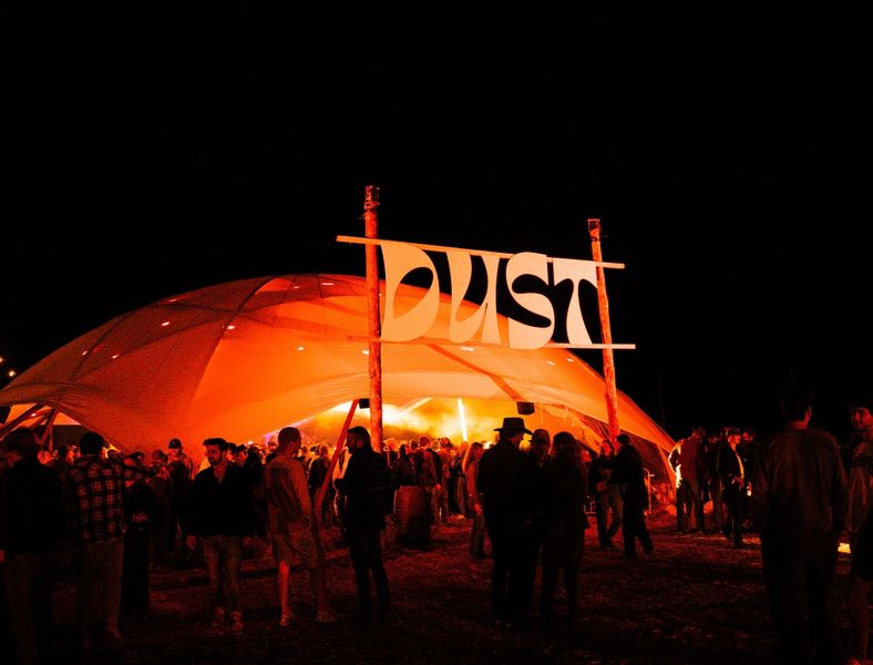 Beleef het wildste weekend van Assesse tijdens Dust Festival 2026