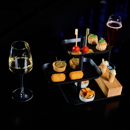 Nazit arrangement Moedermonologen XL